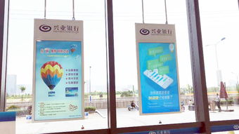 吊式双面广告机 应运而生的高效信息传播新载体